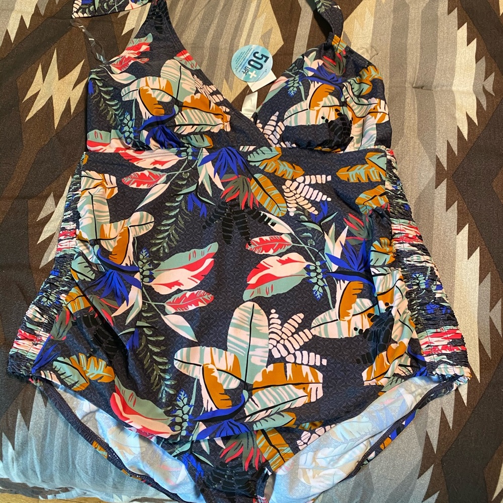 ⭐️BOGO⭐️ Motherhood halter size L swimsuit NWT